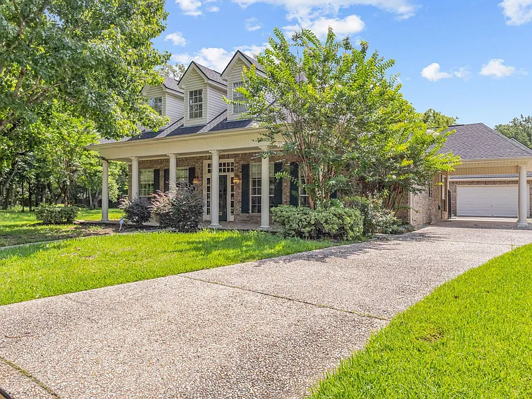 4 Twin Circle Dr — Photo 3