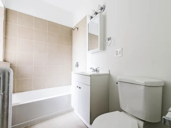 7752 S Cornell Ave Chicago, IL 60649