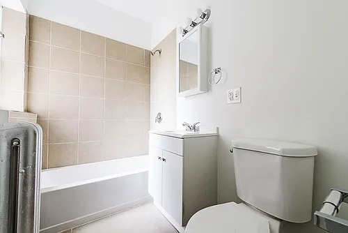 7752 S Cornell Ave Chicago, IL 60649 Photo 1
