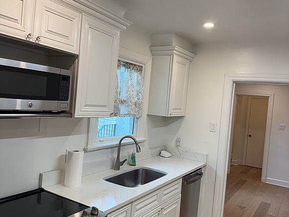3rd image of 307 Carrollton Ave Unit B
