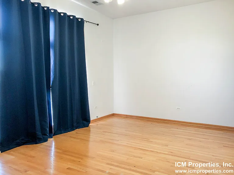 2543 N Southport Ave #2 — Photo 9