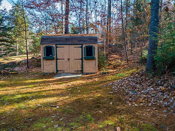 5th image of 32 Collins Brook Rd