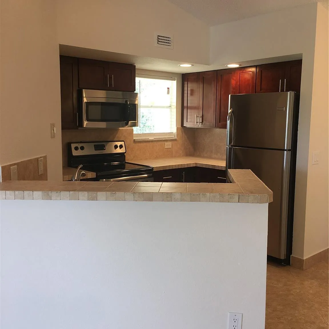 2 bed, 2.0 bath, 1105 sqft, $2,200 — Photo 3