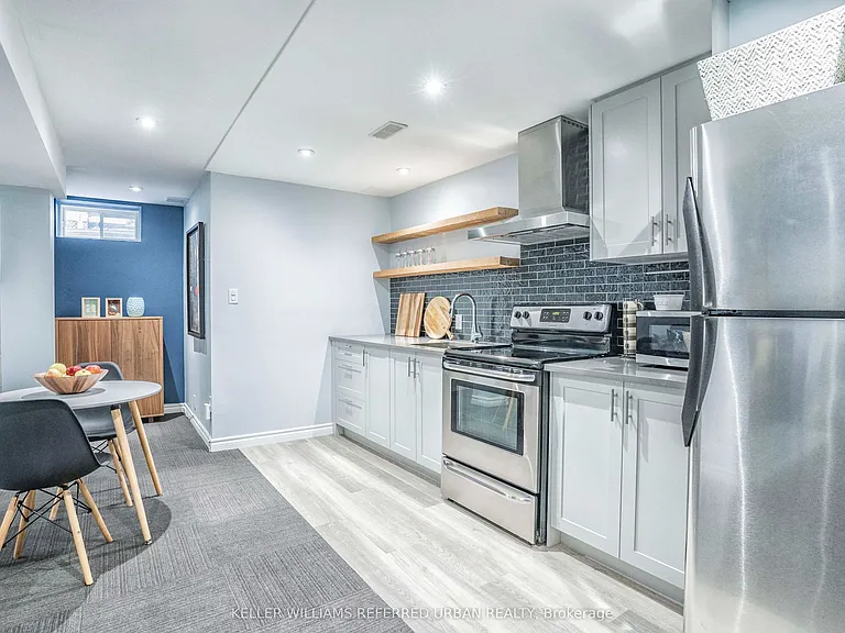4 Purdy Cres #LOWER — Photo 18