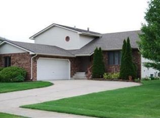 8740 Primrose Dr, Saint John, IN 46373