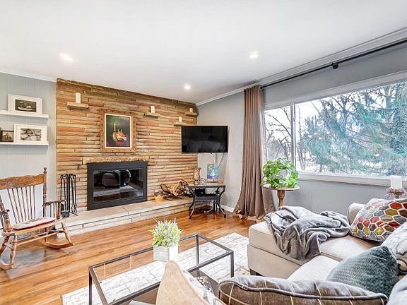 2nd image of 4961 Sharon Hill Dr