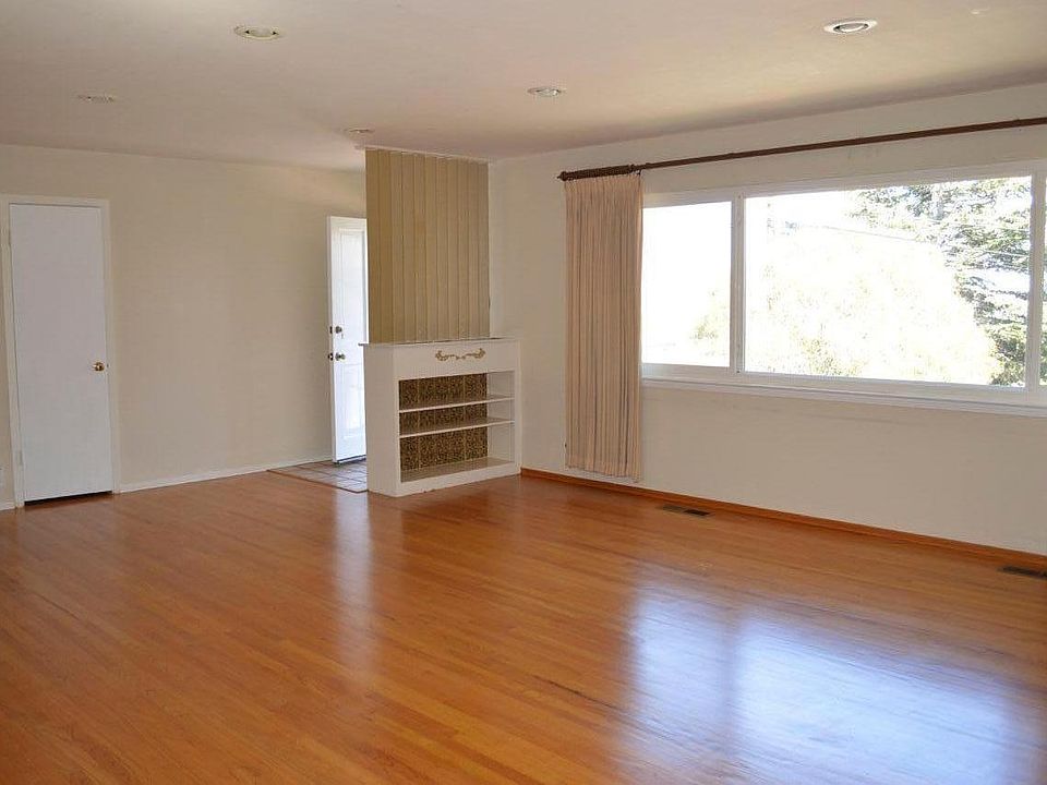 Living room and entrance