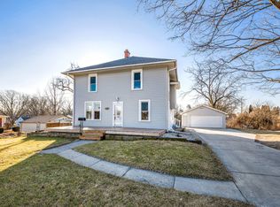 1342 Prairie St, Aurora, IL 60506