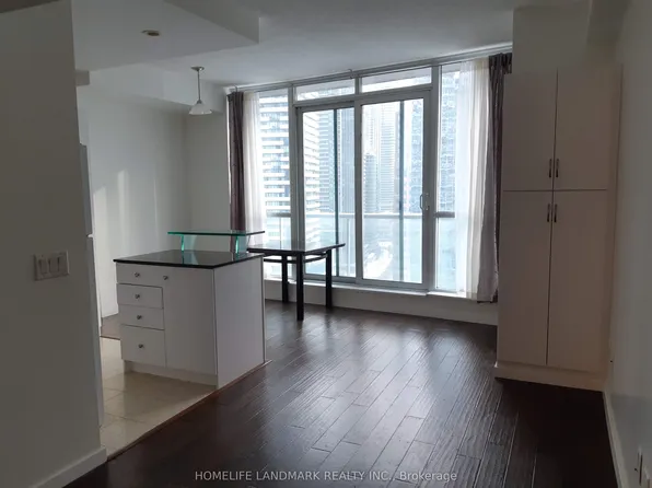 8 York St, Toronto, ON