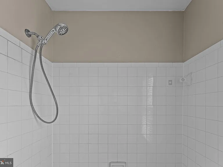 7302 Rokeby Dr — Photo 31