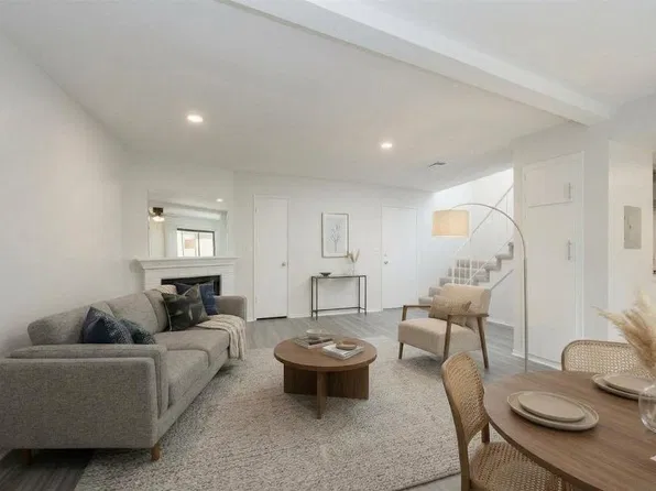 5307-5315 Colodny Dr #11, Agoura Hills, CA 91301