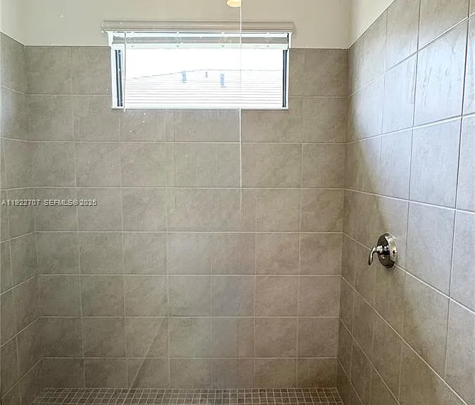5089 Penella Ave — Photo 9