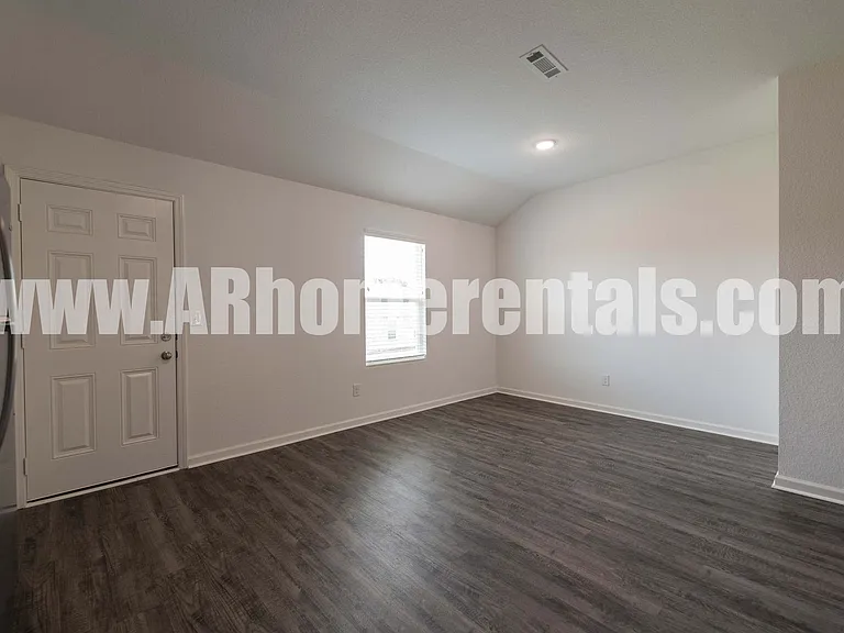 1125 Gallery Dr — Photo 2