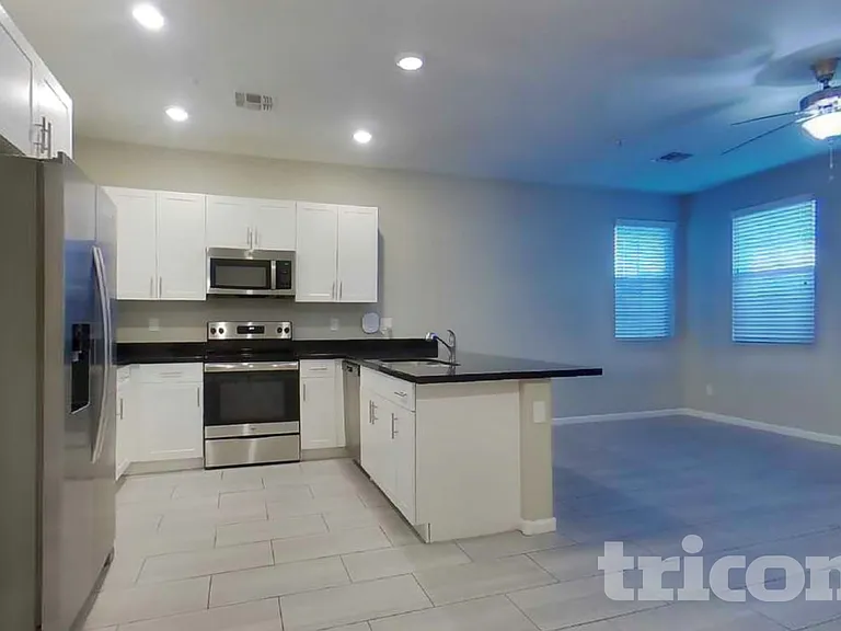 12564 W Hummingbird Ter — Photo 4