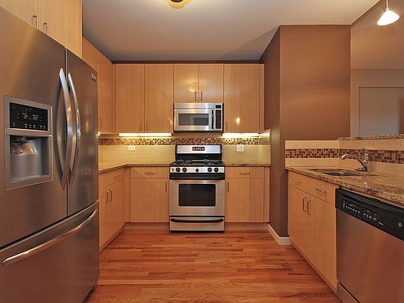 2nd image of 4110 N Lincoln Ave Unit 206