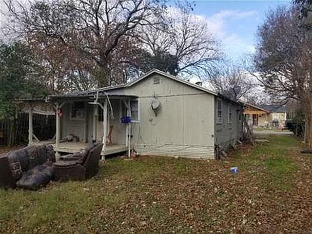 2nd image of 807 E Elm Ave