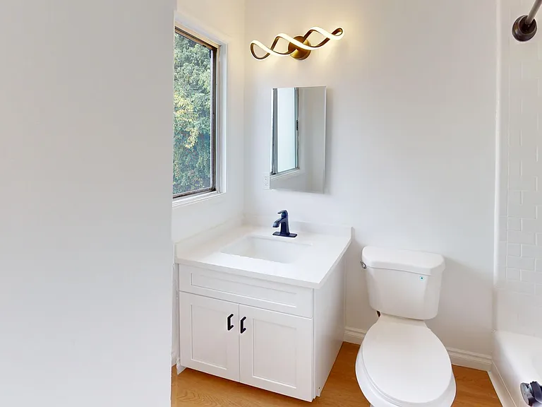 The Clair Manor Apts...Hollywood Hills...Fully Renovated...CALL NOW! — Photo 8