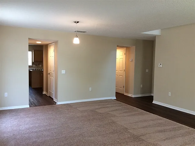 401 Blake Ave — Photo 8
