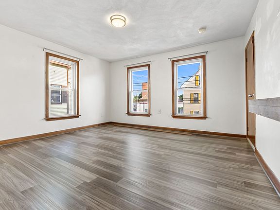 3rd image of 20 Shepherd St