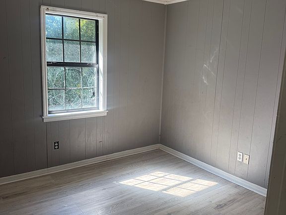 5th image of 386 Moore St