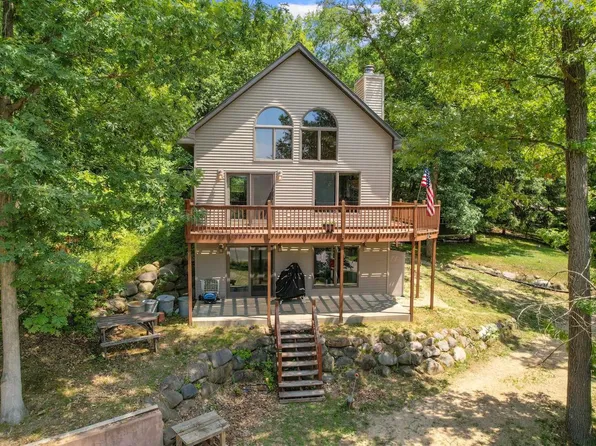 W10892 Wildwood Way, Poynette, WI 53955