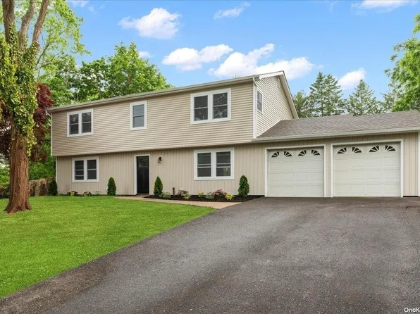 6 Kingston Road, Mount Sinai, NY 11766