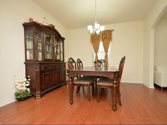 3rd image of 289 N Mallard Dr