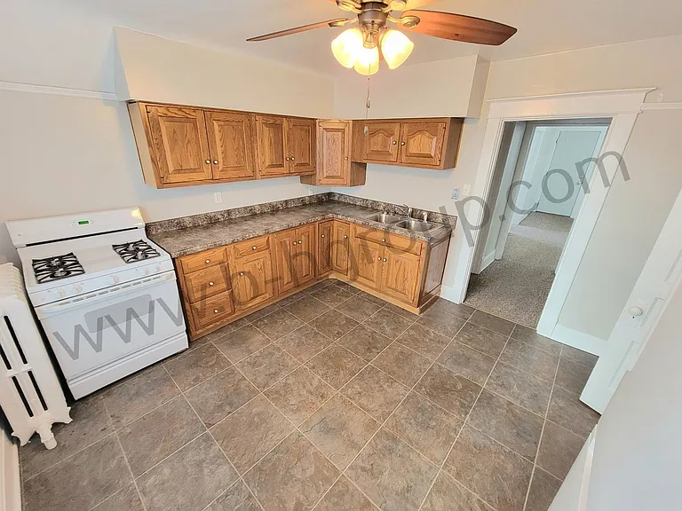 821 48th St — Photo 3