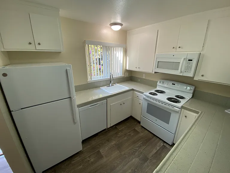 786 Reseda Dr #12 — Photo 4