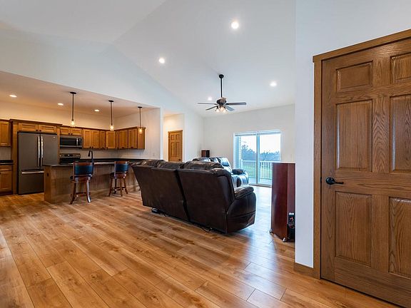 4th image of 104 COURT