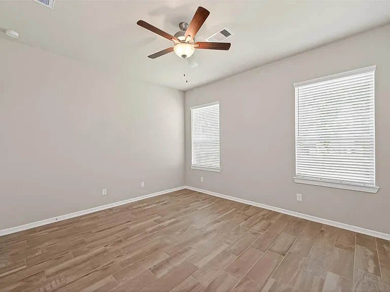 516 Shine Ct — Photo 26