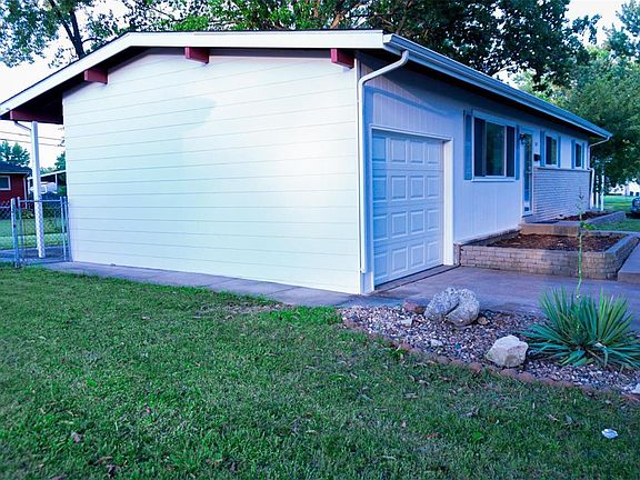 2nd image of 565 Wren Dr
