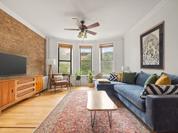 466 15th Street 8 image 1 of 5