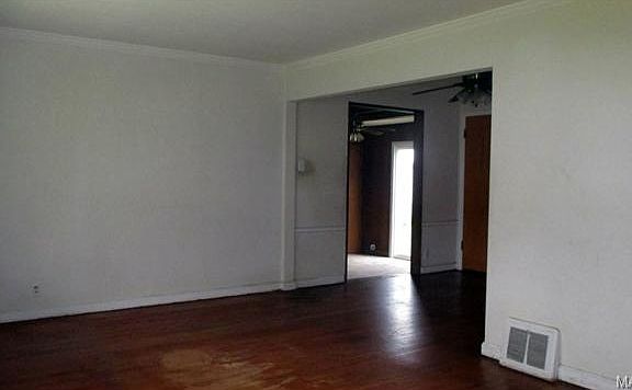3rd image of 10229 Surf Dr