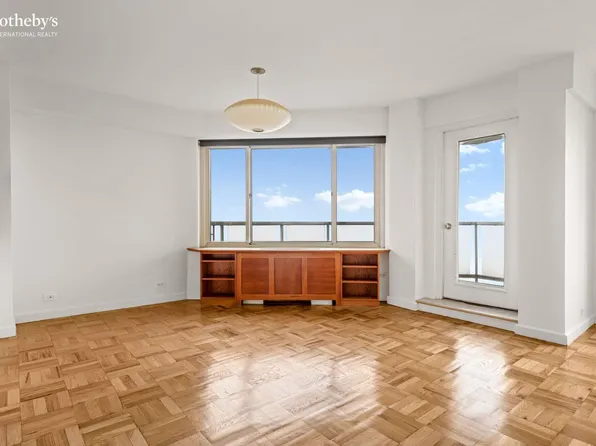 60 Riverside Drive image 12 of 15