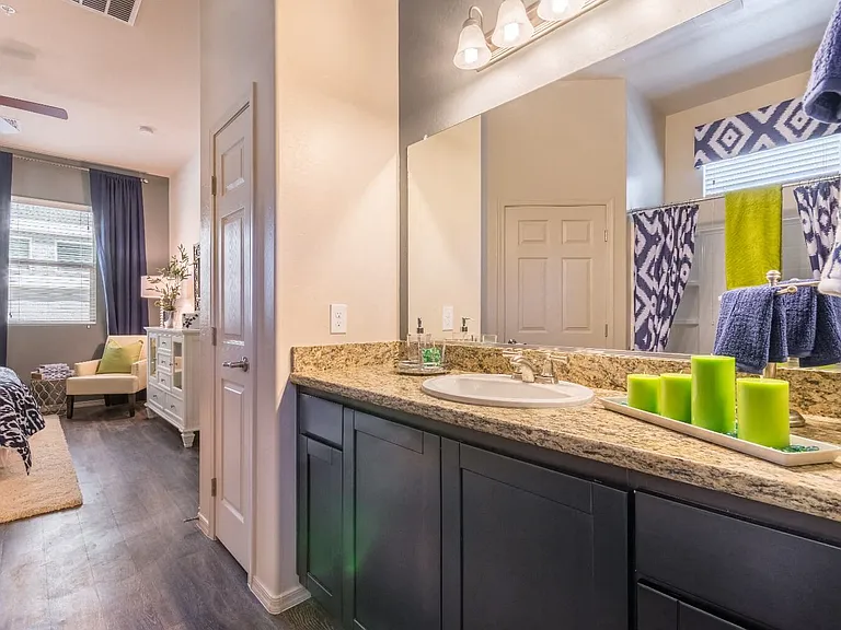 Bathroom (2 Bedroom)
