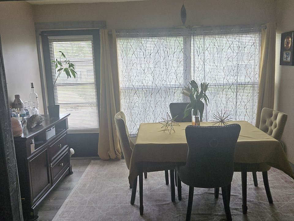 55 & older community. 2 bedroom 1 bath, washer and dryer in unit. Community pool and Clubhouse. Close to shopping and resturant.