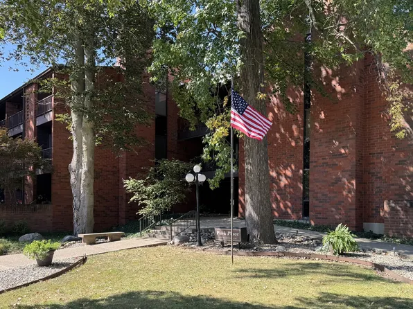 107 N Elm St APT 110, Champaign, IL 61820