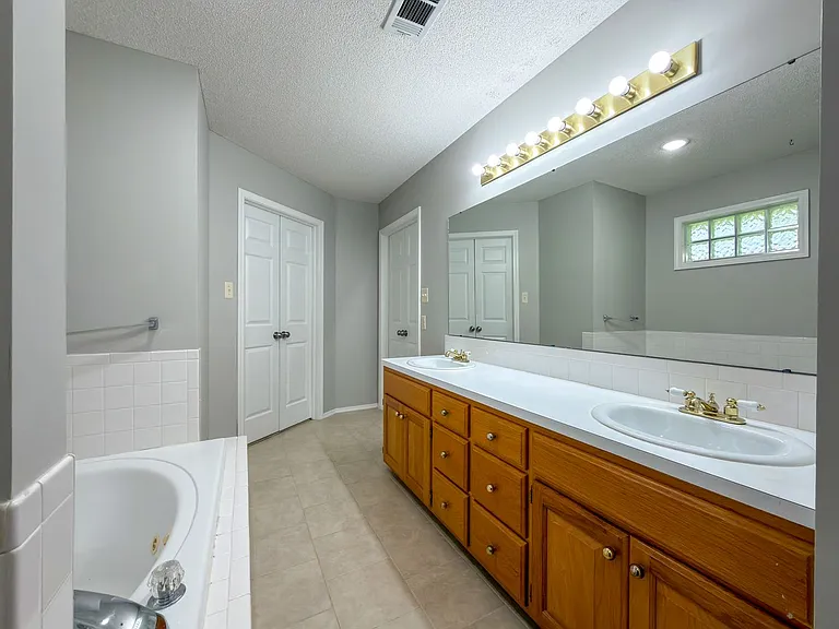 6409 Fallstone Rd — Photo 13