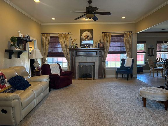 3rd image of 2701 Meadowview Dr