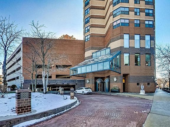 2nd image of 3660 N Lake Shore Dr APT 2613