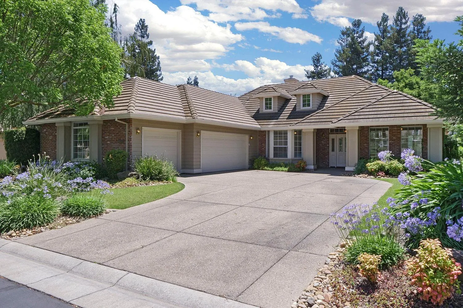 4571 Pine Valley Cir photo 1