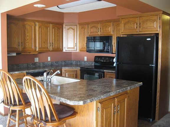 2nd image of 916 W Lake Ave #4
