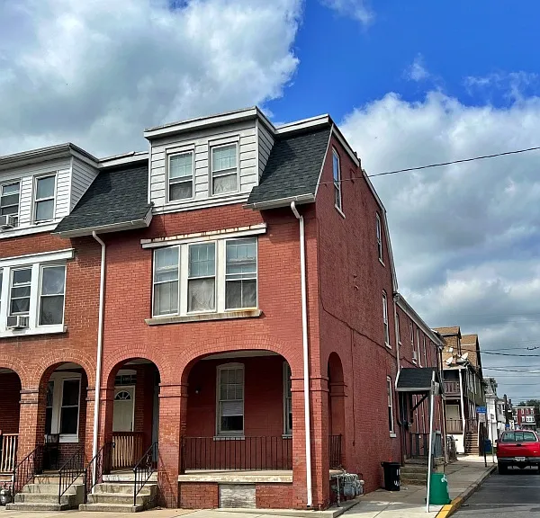 1101 W Poplar St #1 — Photo 1