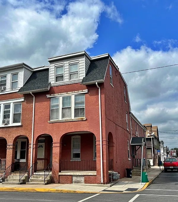 1101 W Poplar St #1