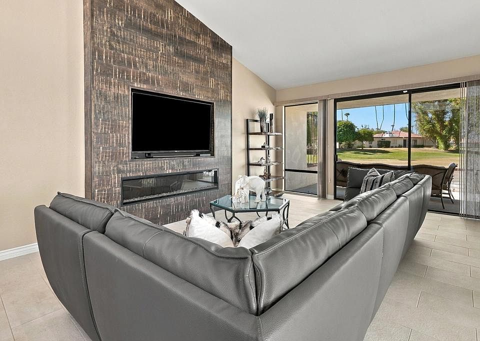 1st image of 50 Avenida Las Palmas
