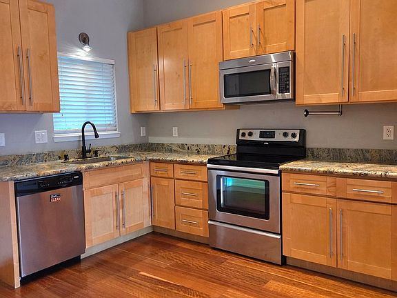 4th image of 3847 Vineyard Ave APT J