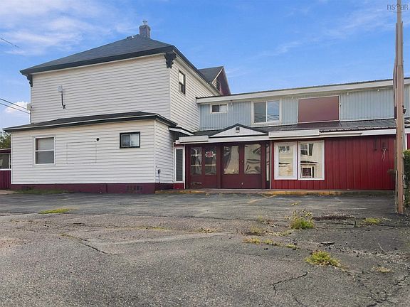 3rd image of 14 Spring St