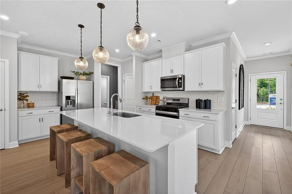 3 bed, 2.5 bath, 2035 sqft, $2,599 — Photo 3