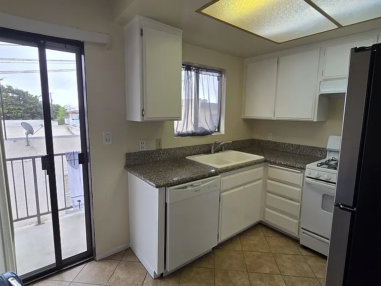 1220 S Leland St #3 — Photo 4